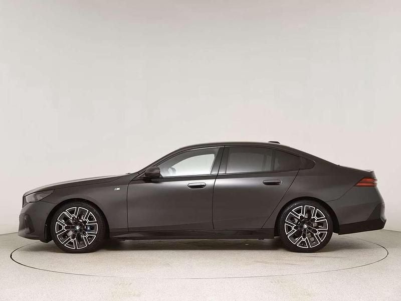 Usata BMW 520 M Sport 197 CV (144 kW) 2024 Grigio Berlina