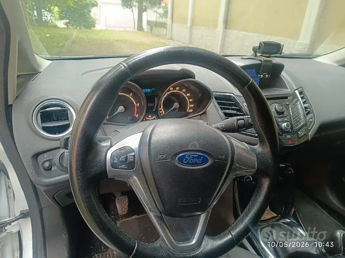 Usata Ford Fiesta Titanium 75 CV (55 kW) 2014 Bianco Utilitaria