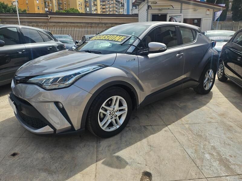 Usata Toyota C-HR Business Edition 98 CV (72 kW) 2021 Argento SUV