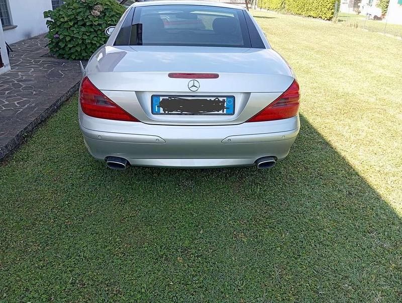 Usata Mercedes SL350 245 CV (180 kW) 2003 Grigio Cabrio