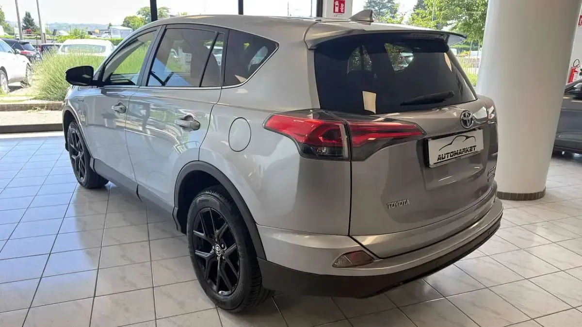 Usata Toyota RAV4 Hybrid 155 CV (114 kW) 2018 Argento SUV