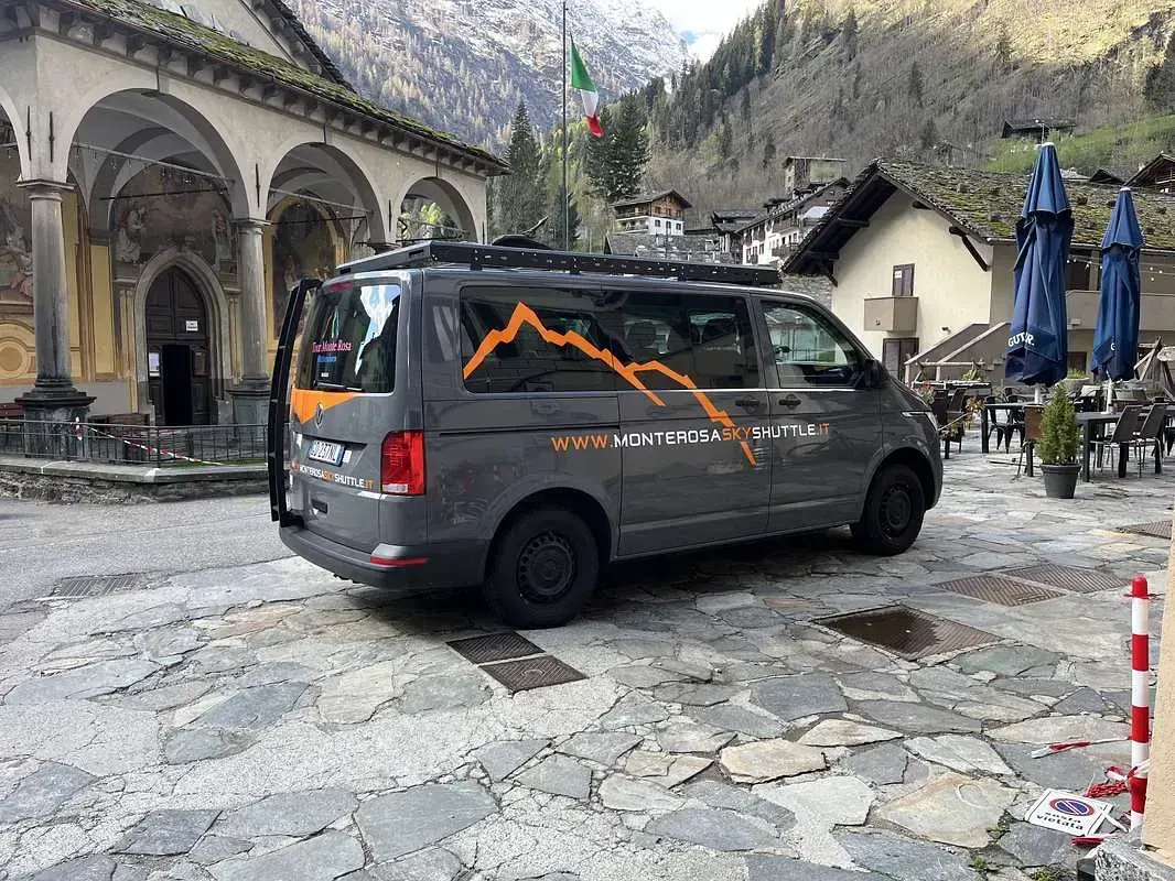 Usata VW Caravelle Trendline 110 CV (80 kW) 2021 Grigio Furgone