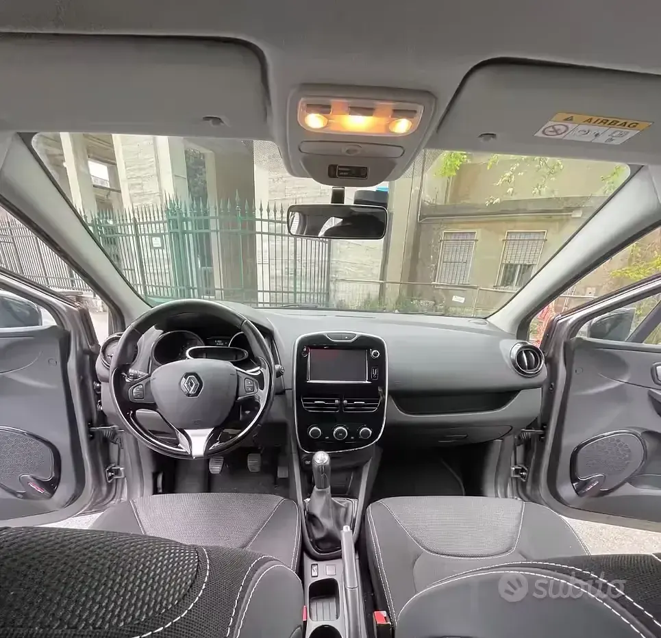 Usado Renault Clio IV 75 CV (55 kW) 2015 Gris Berlina