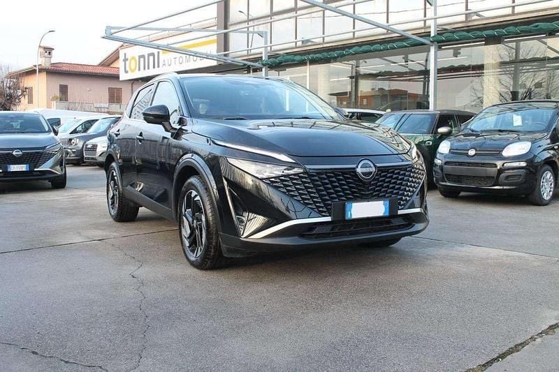 Usata Nissan Qashqai N-Connecta 140 CV (102 kW) 2025 Pearl black metallizzato SUV