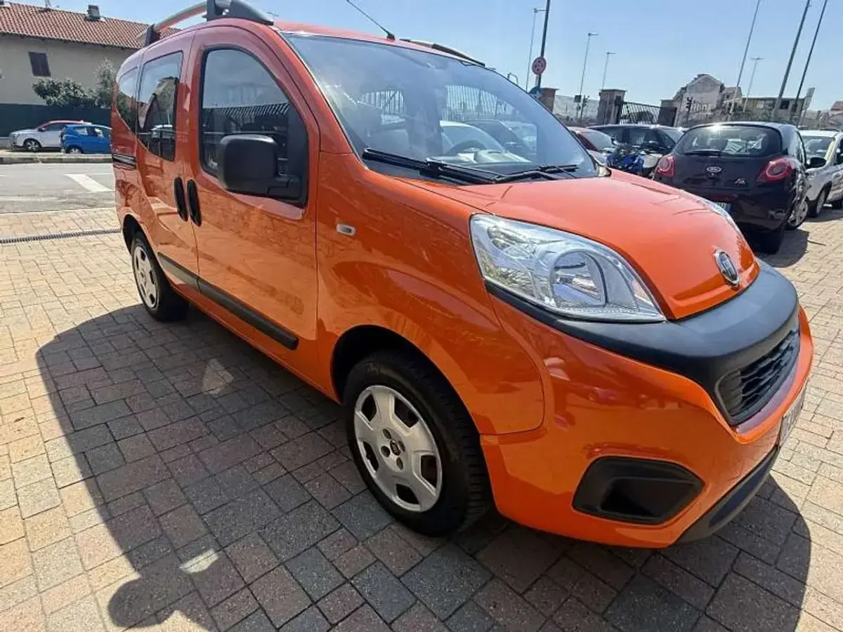 Usata Fiat Qubo Easy 77 CV (56 kW) 2017 Arancione Monovolume