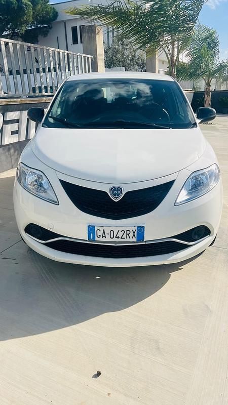 Usata Lancia Ypsilon S 69 CV (50 kW) 2020 Bianco Utilitaria