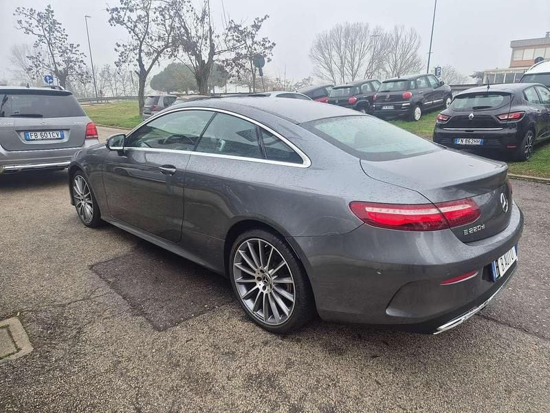 Usata Mercedes E220 Premium 194 CV (142 kW) 2019 Grigio Coupé