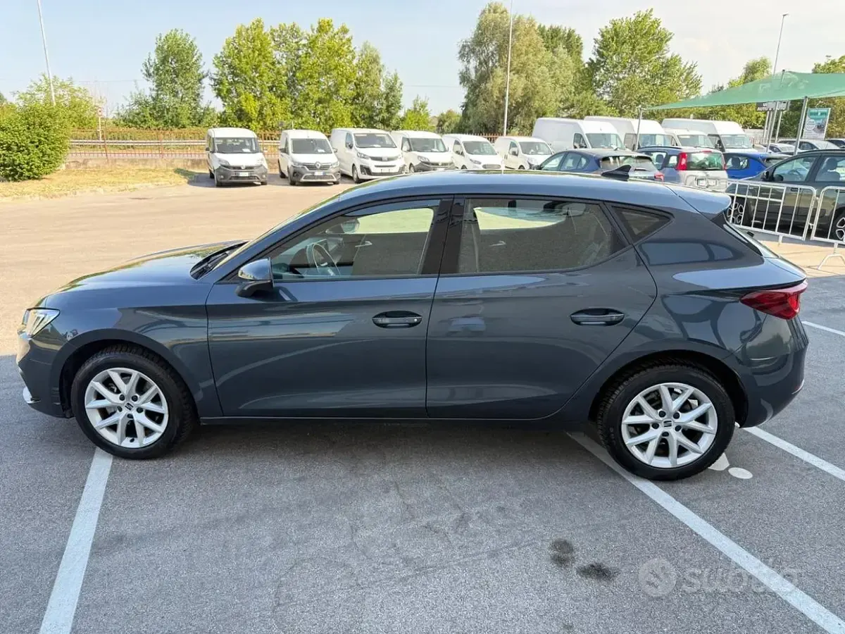 Usata Seat Leon Business 150 CV (110 kW) 2022 Grigio Berlina