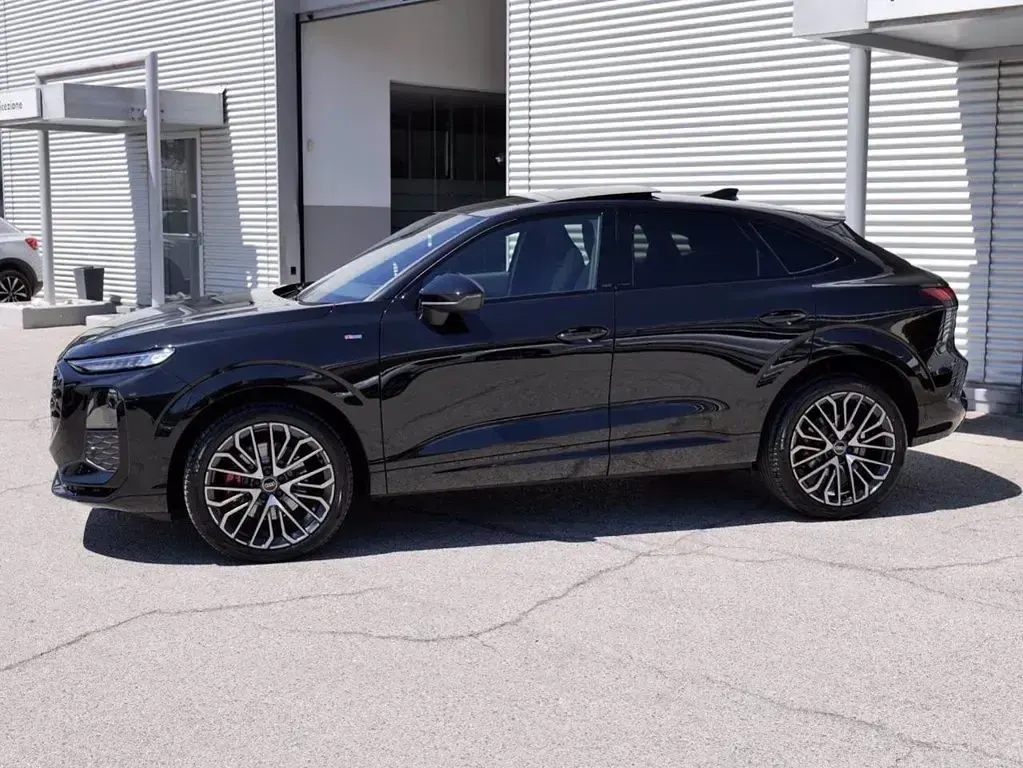 Nuova Audi Q3 Sportback S-Line 150 CV (110 kW) 2026 Nero metallizzato SUV
