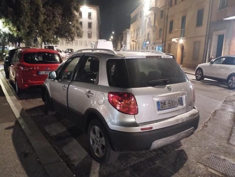 Usata Fiat Sedici Emotion 120 CV (88 kW) 2007 Argento SUV