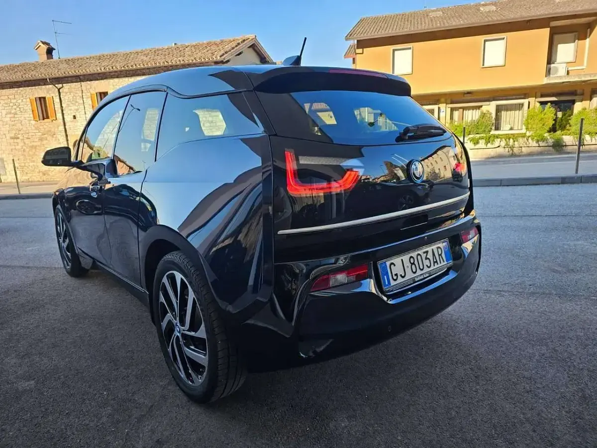 Usata BMW i3 75 kW (102 CV) 2022 Blu metallizzato Utilitaria