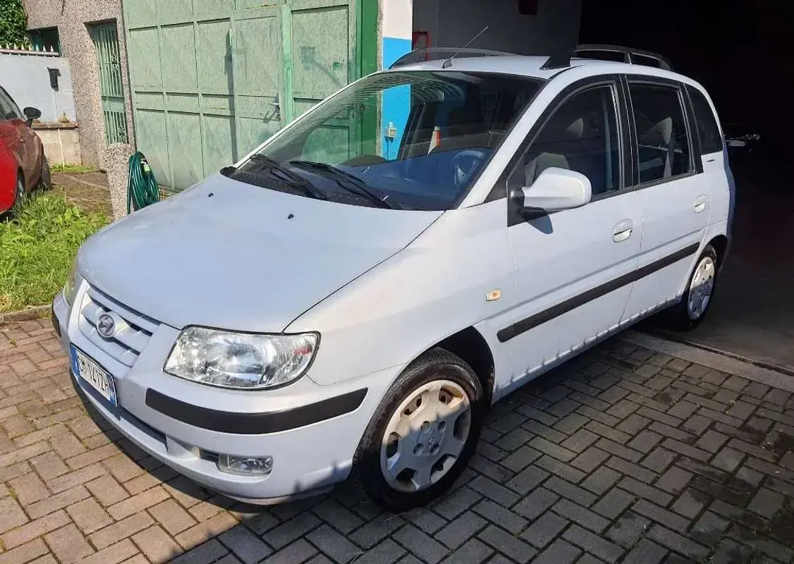 Usata Hyundai Matrix Comfort 103 CV (75 kW) 2004 Blu/azzurro Monovolume