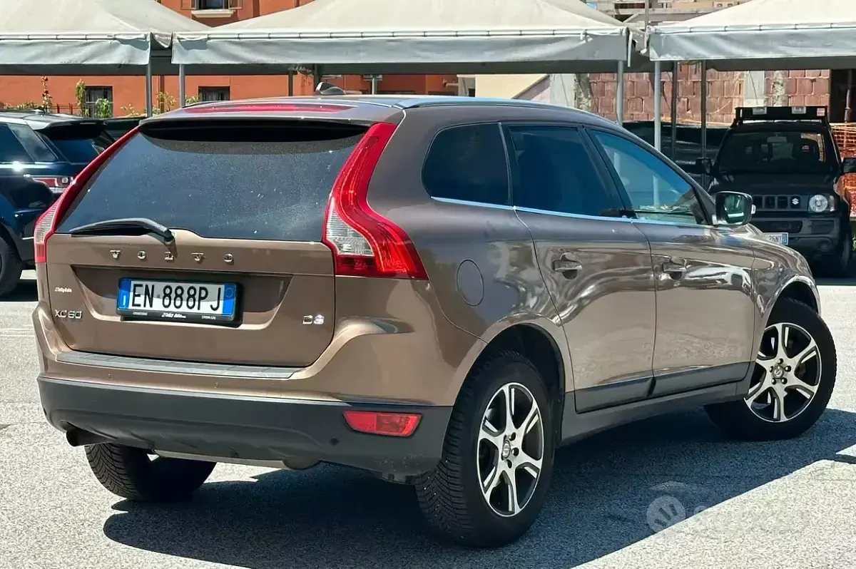 Usata Volvo XC60 Momentum 163 CV (119 kW) 2012 Marrone SUV