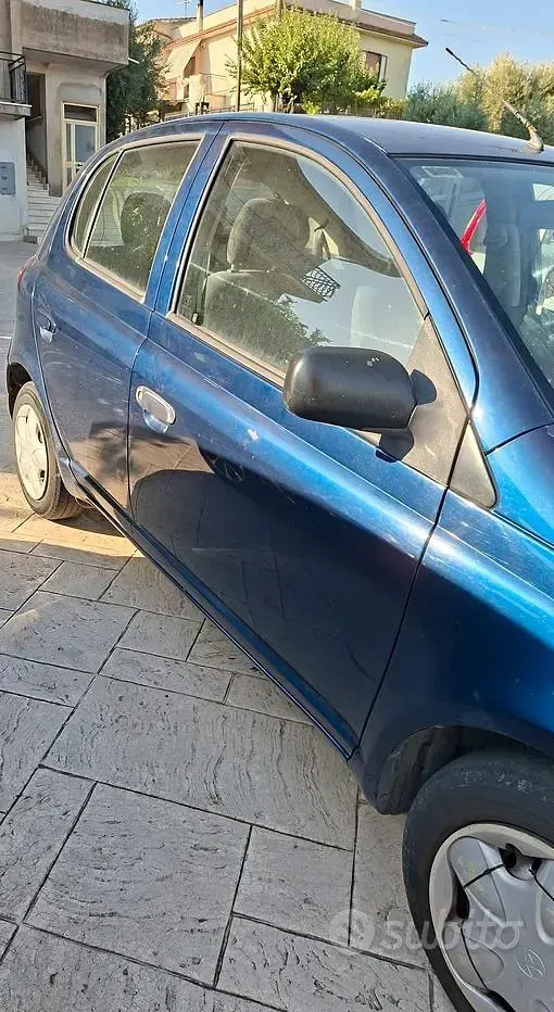 Usata Toyota Yaris 75 CV (55 kW) 2002 Bluazzurro Berlina