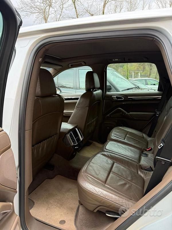 Usata Porsche Cayenne 245 CV (180 kW) 2011 Grigio SUV