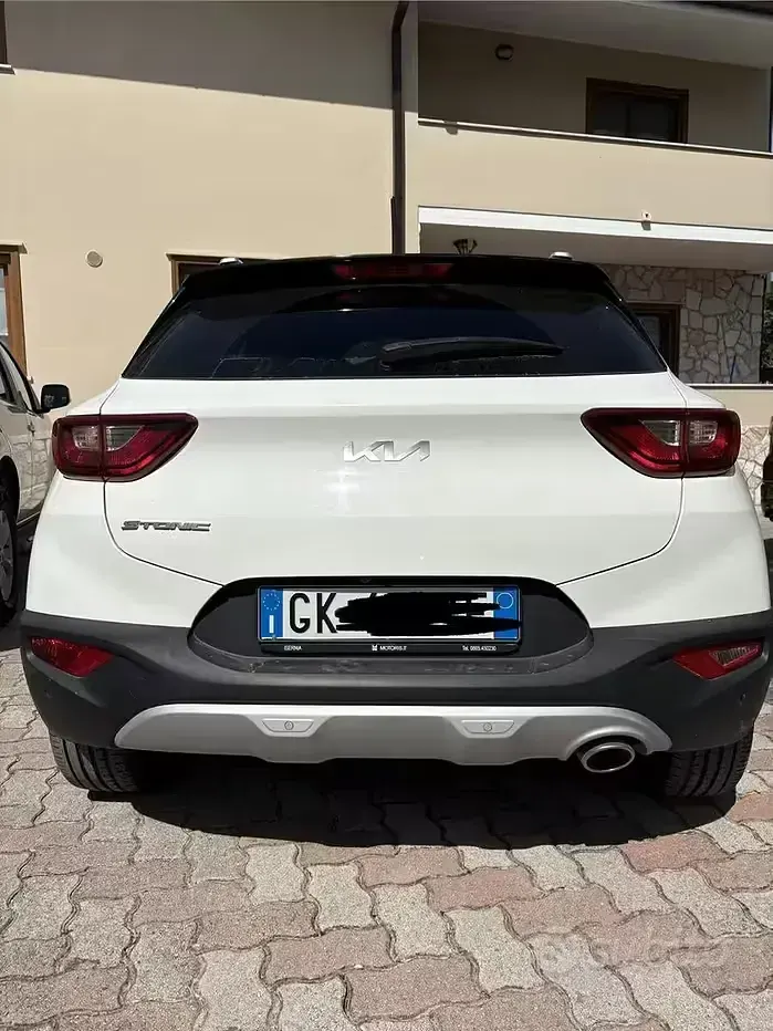 Usata Kia Stonic 100 CV (73 kW) 2022 Bianco SUV