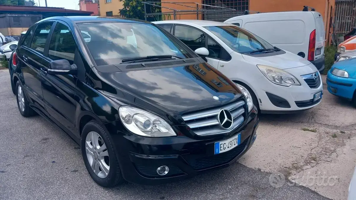 Usata Mercedes B180 Premium 109 CV (80 kW) 2011 Nero Utilitaria