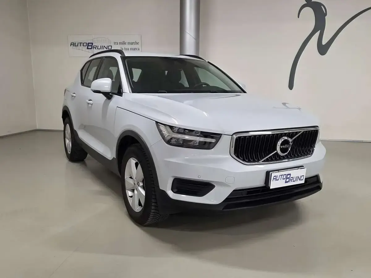Usata Volvo XC40 Momentum 163 CV (119 kW) 2020 Grigio SUV