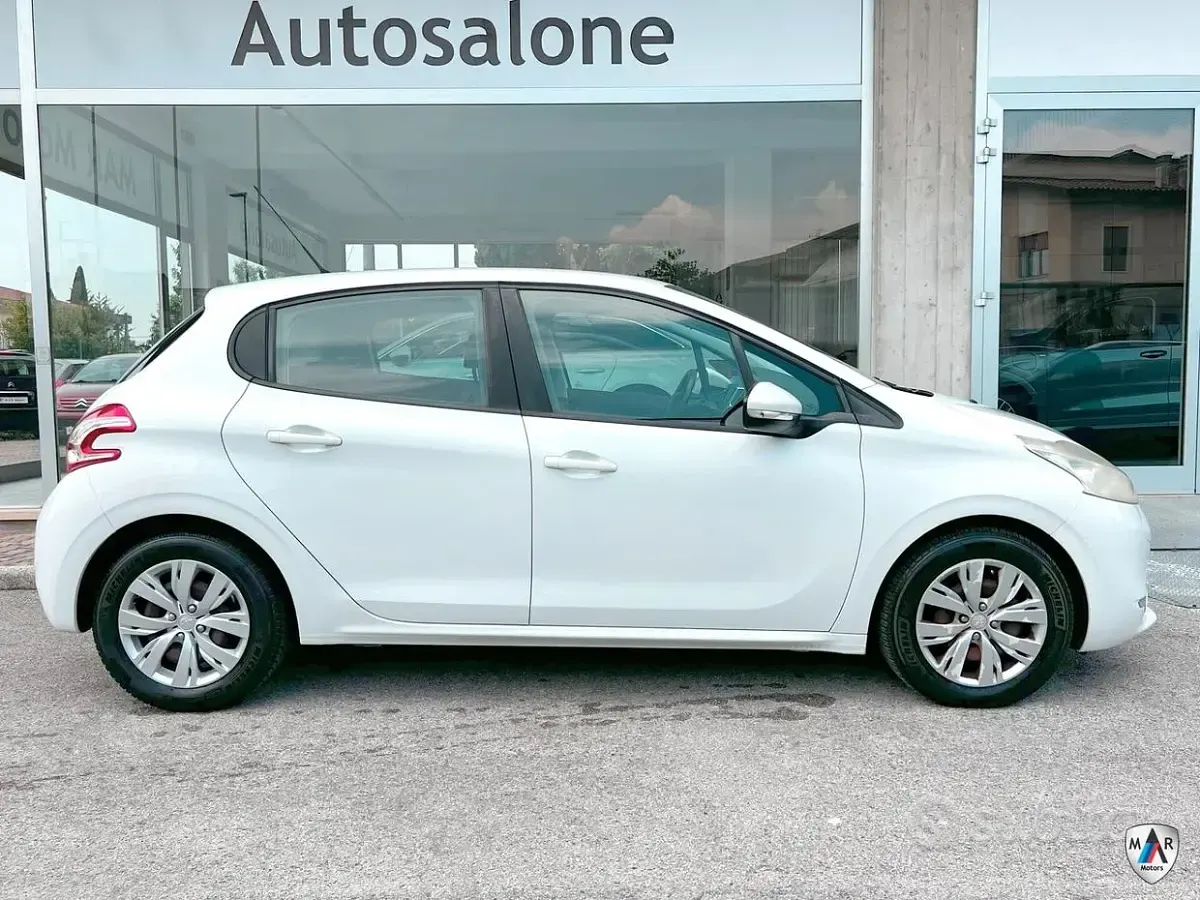 Usata Peugeot 208 Access 68 CV (50 kW) 2012 Bianco Utilitaria
