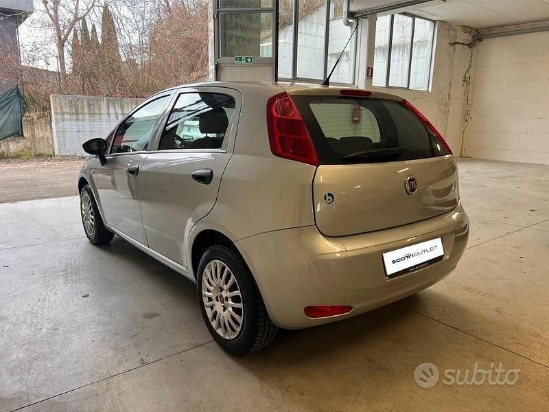 Usata Fiat Punto Lounge 69 CV (50 kW) 2018 Grigio Utilitaria