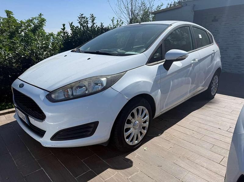 Usata Ford Fiesta Business Edition 95 CV (69 kW) 2016 Bianco Berlina