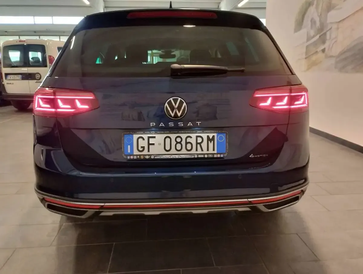 Usata VW Passat Alltrack 200 CV (147 kW) 2021 Blu/azzurro Station wagon