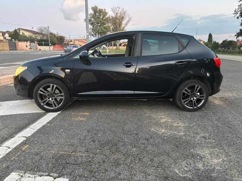 Usata Seat Ibiza 90 CV (66 kW) 2011 Nero Berlina