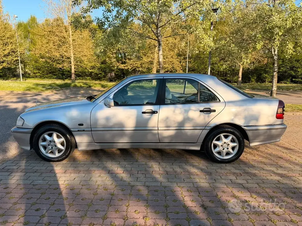 Usata Mercedes C180 Classic 122 CV (89 kW) 1999 Grigio Berlina