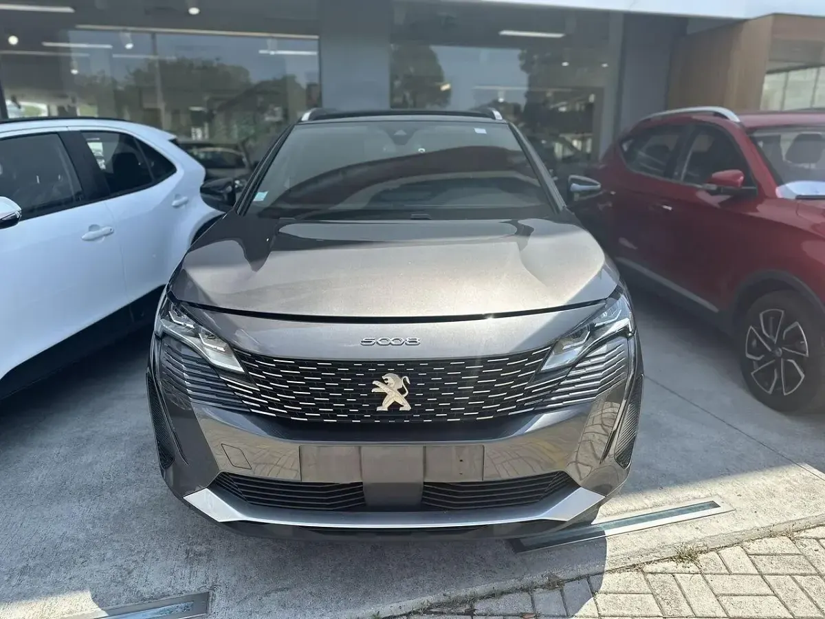 Usata Peugeot 5008 Allure 130 CV (95 kW) 2024 Grigio SUV