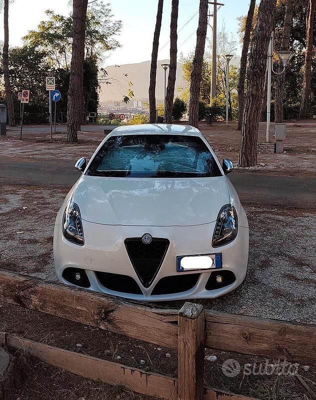 Bianco Usata 2010 Alfa Romeo Giulietta Tre volumi | 7000 € (Buon prezzo) - Immagine 1/4