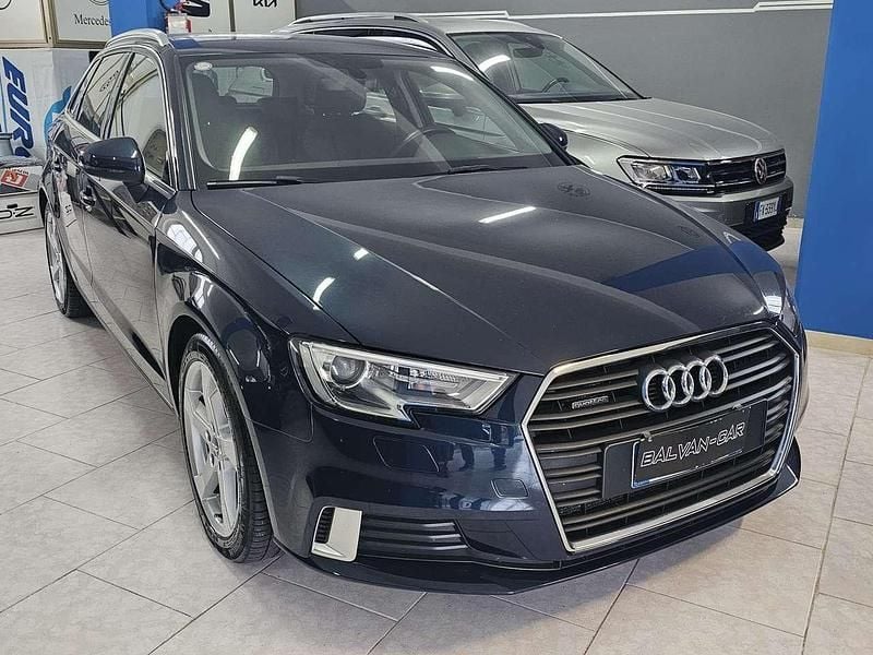 Usata Audi A3 Design 150 CV (110 kW) 2017 Blu Berlina