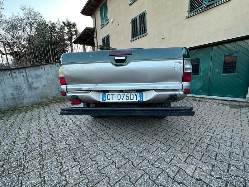 Usata Mitsubishi L200 115 CV (84 kW) 2005 Pick-up