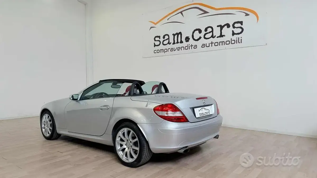 Usata Mercedes SLK350 272 CV (200 kW) 2005 Grigio Cabrio