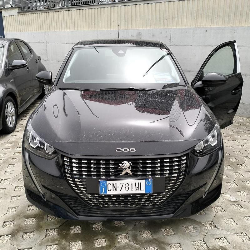 Usata Peugeot 208 Allure 101 CV (74 kW) 2023 Nero Utilitaria