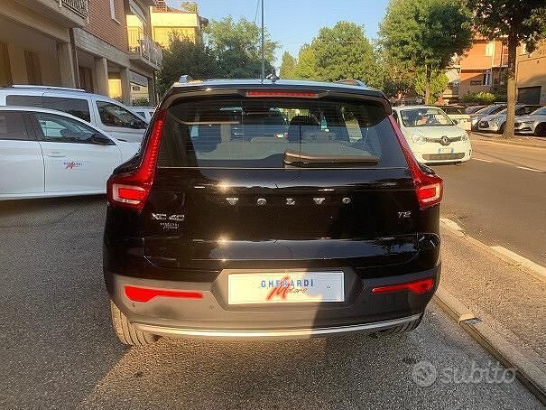 Usata Volvo XC40 Momentum 129 CV (94 kW) 2020 Nero SUV