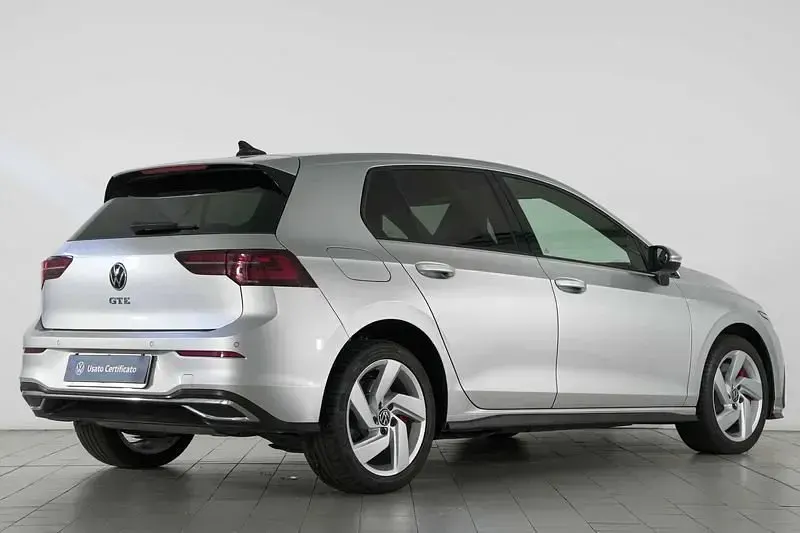 Usata VW Golf VIII GTE 150 CV (110 kW) 2020 Argento Utilitaria