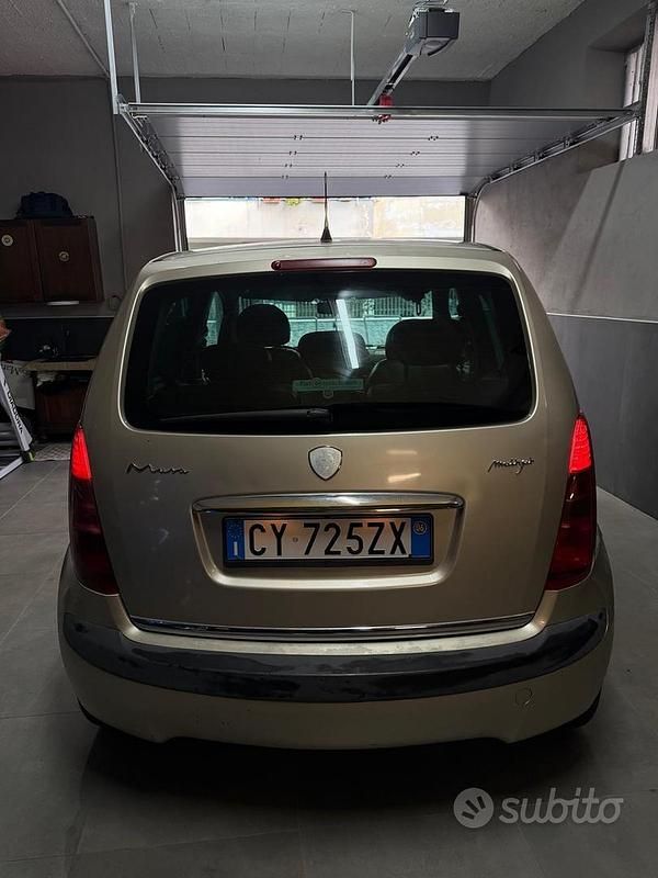 Usata Lancia Musa 75 CV (55 kW) 2007 Marrone Monovolume