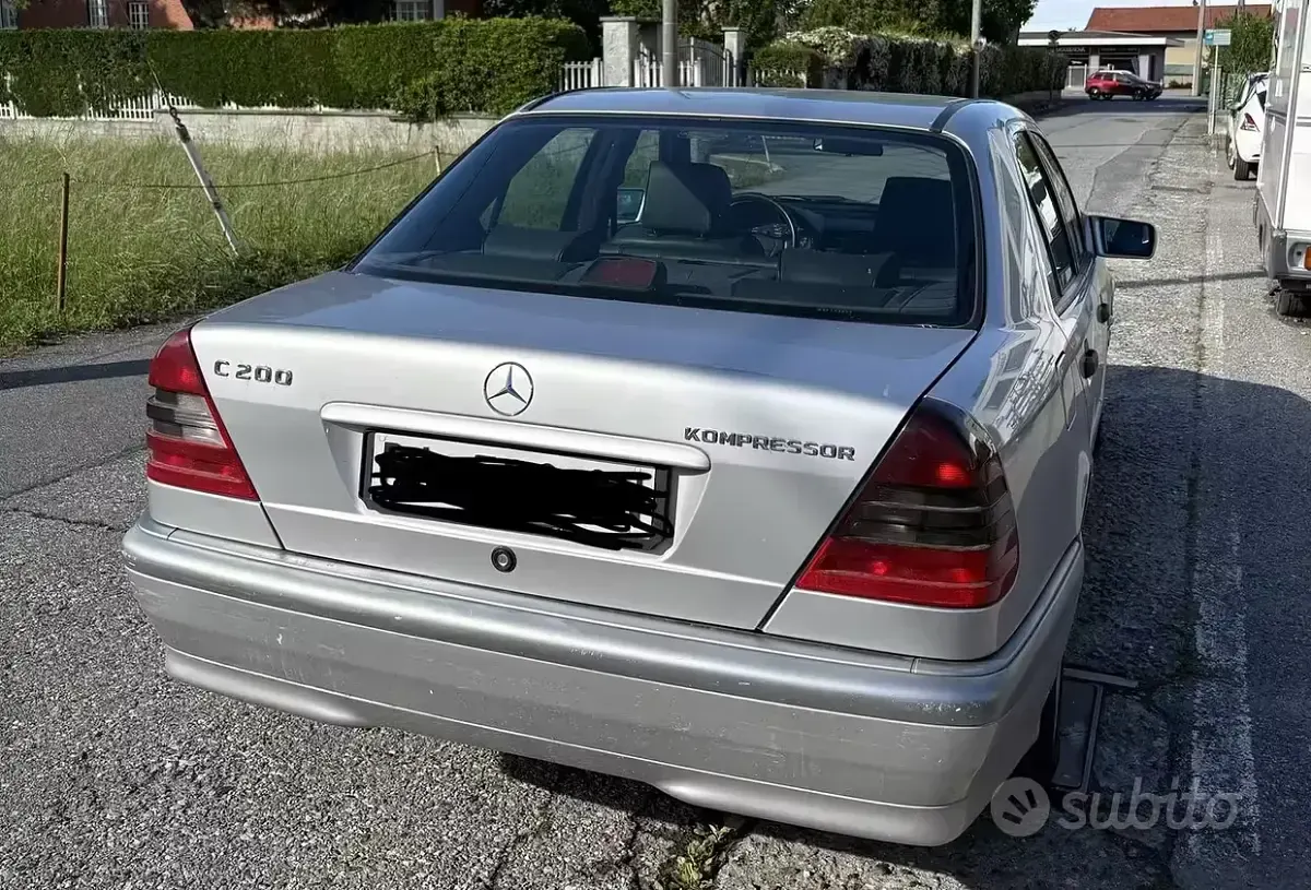 Begagnad Mercedes 200 1999 Grå Sedan