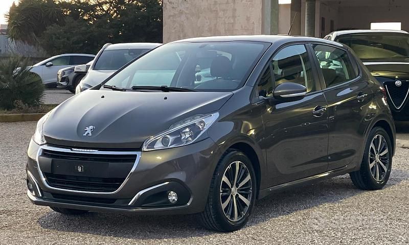 Usata Peugeot 208 Active 82 CV (60 kW) 2019 Grigio Utilitaria