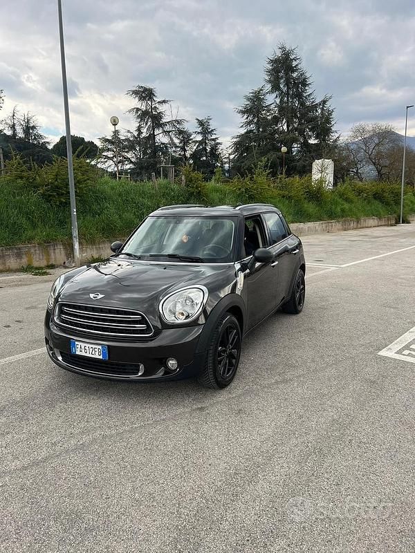 Usata Mini One D Countryman Business 90 CV (66 kW) 2015 Marrone SUV