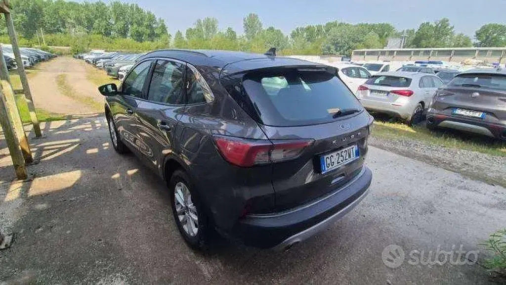 Usata Ford Kuga Titanium 150 CV (110 kW) 2021 Grigio SUV
