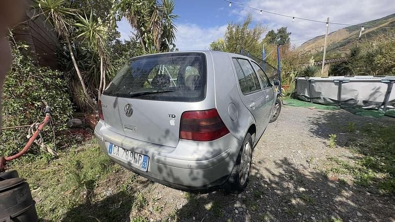 Usata VW Golf IV 101 CV (74 kW) 2002 Berlina