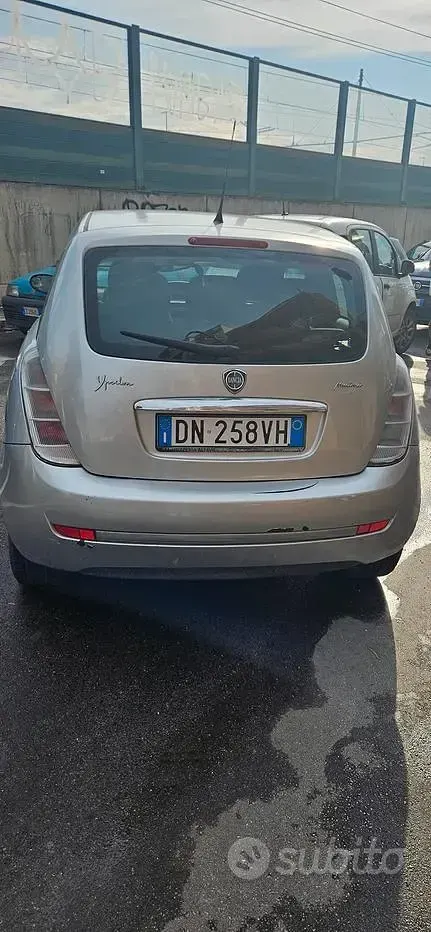 Usata Lancia Ypsilon 90 CV (66 kW) 2008 Grigio Utilitaria
