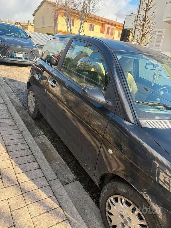 Usata Lancia Ypsilon 86 CV (63 kW) 2004 Nero Utilitaria