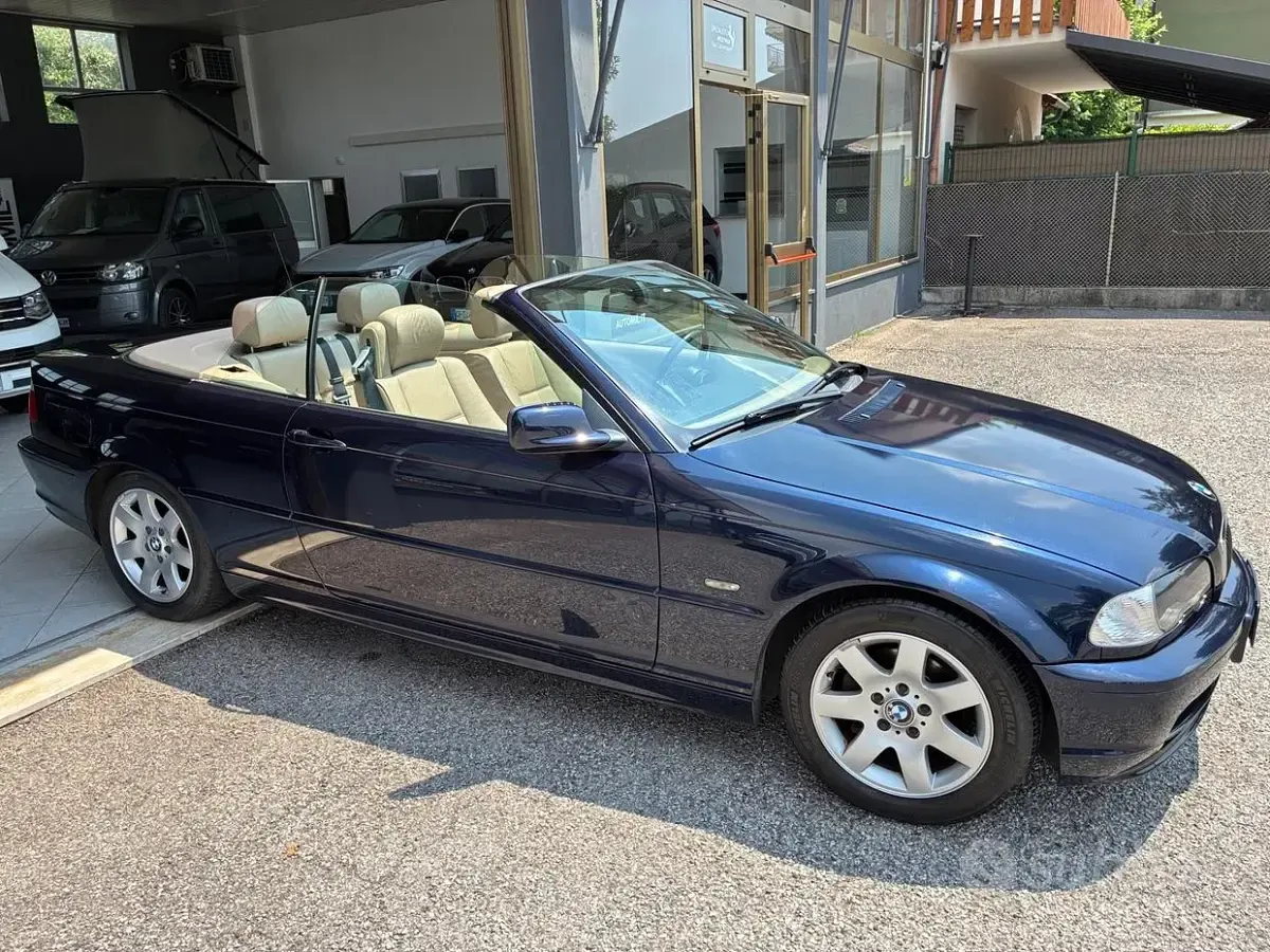 Usata BMW 318 Cabriolet Efficient Dynamics 143 CV (105 kW) 2002 Blu/azzurro Cabrio