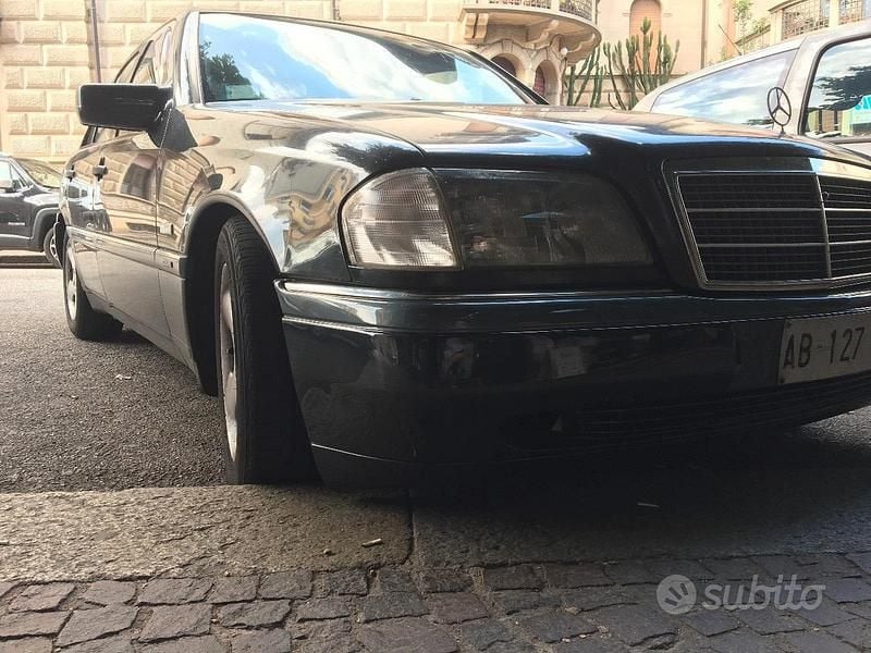 Usata Mercedes C180 122 CV (89 kW) 1994 Grigio Berlina