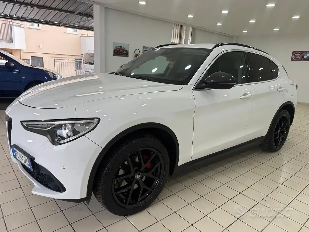 Usata Alfa Romeo Stelvio Business 209 CV (153 kW) 2020 Bianco SUV