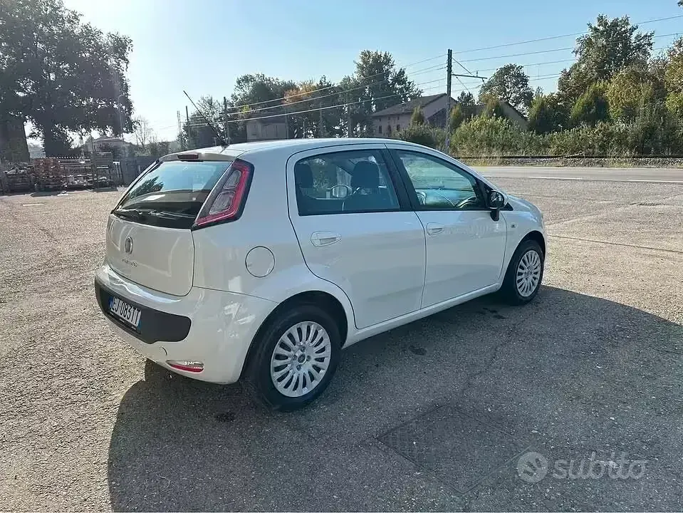 Usata Fiat Punto Evo Emotion 77 CV (56 kW) 2011 Bianco Utilitaria