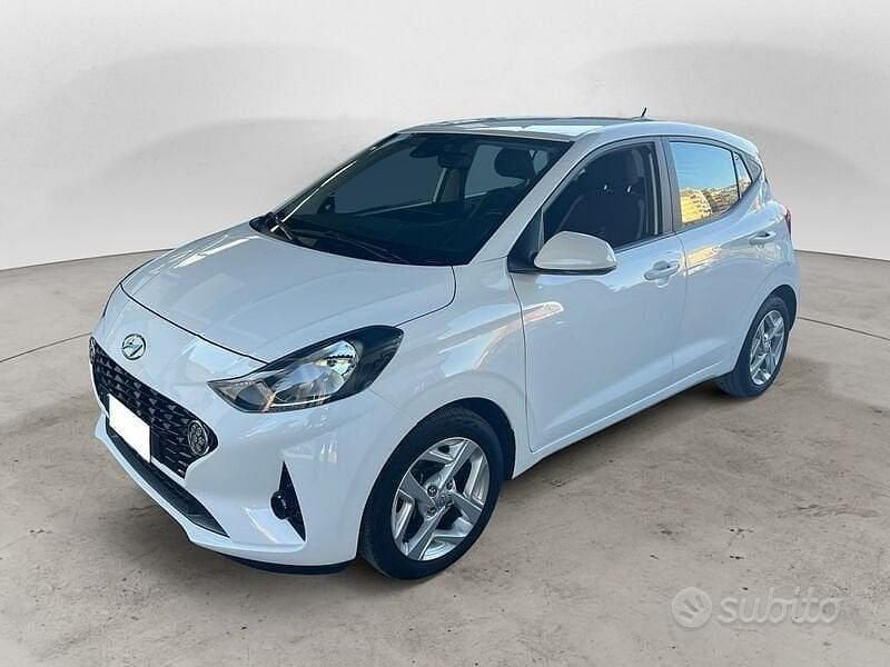 Usata Hyundai i10 100 CV (73 kW) 2023 Bianco Utilitaria