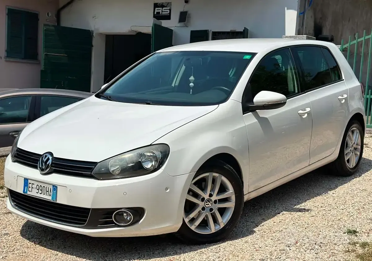 Usata VW Golf VI Highline 105 CV (77 kW) 2011 Bianco Utilitaria